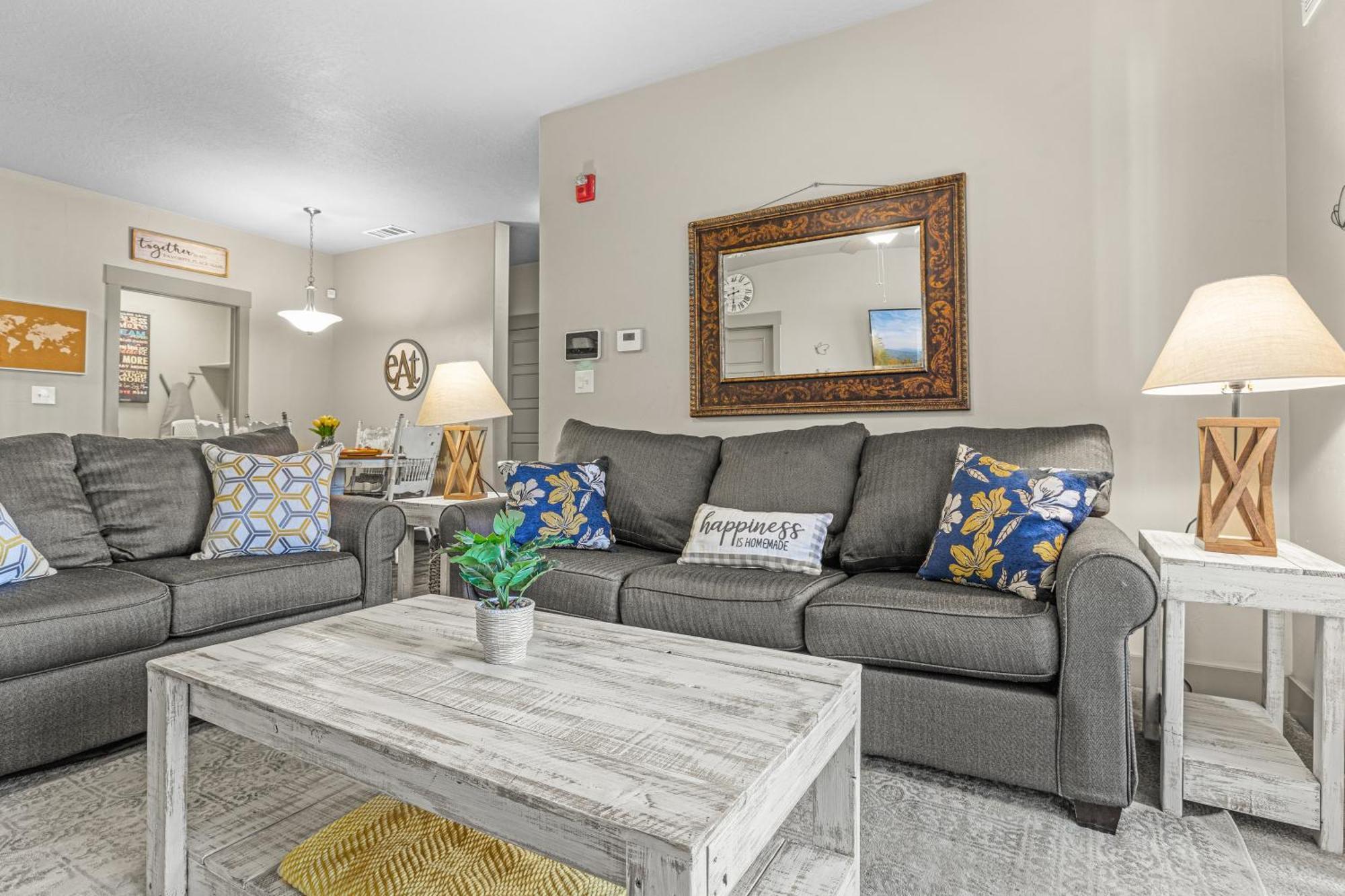 Butterfly Themed Kings Apartment With Private Garage & Access To Lux Hot Tub, Bbq & Gym جنوب جوردان المظهر الخارجي الصورة